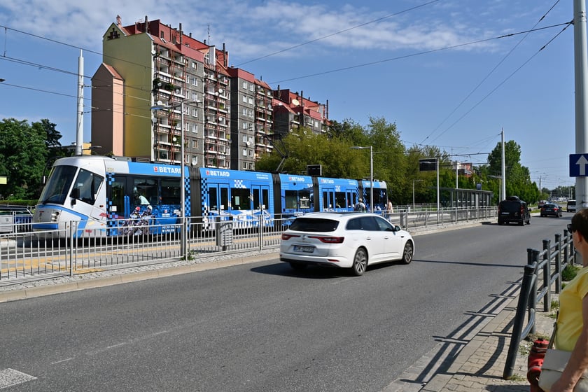 Próbny przejazd tramwaju nowym odcinkiem trasy autobusowo-tramwajowej. Testowany był odcinek od przystanku Park Biznesu do przystanku Rogowska.
