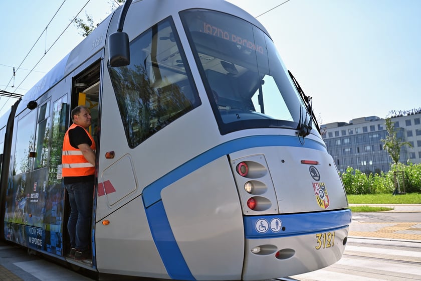 Próbny przejazd tramwaju nowym odcinkiem trasy autobusowo-tramwajowej. Testowany był odcinek od przystanku Park Biznesu do przystanku Rogowska.