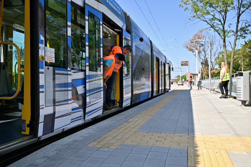Próbny przejazd tramwaju nowym odcinkiem trasy autobusowo-tramwajowej. Testowany był odcinek od przystanku Park Biznesu do przystanku Rogowska.