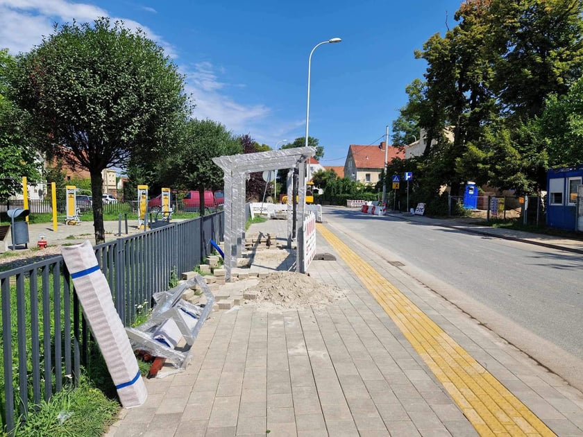 Nowa wiata przystankowa