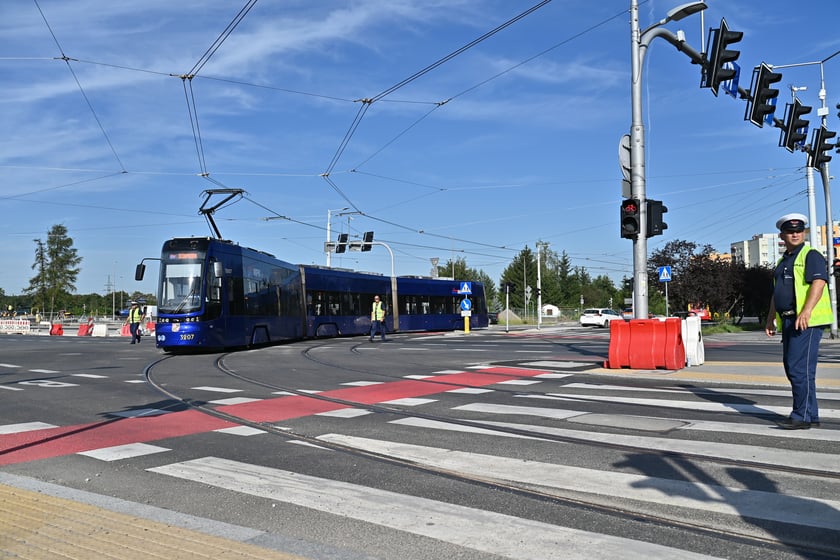 Jazda próbna tramwaju na Nowy Dwór. Testowano torowisko w ul. Rogowskiej oraz nową pętlę.