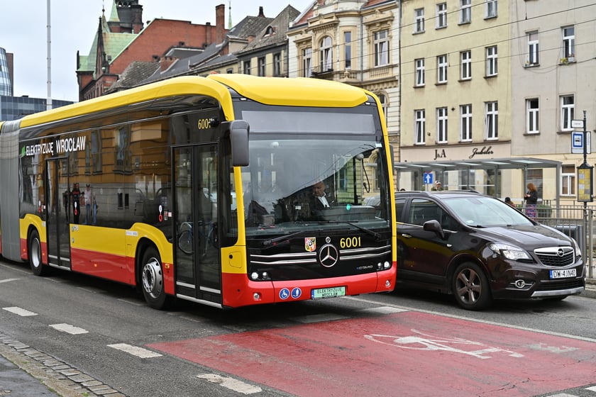 Prezentacja pierwszego elektrycznego autobusu zakupionego przez MPK Wrocław.