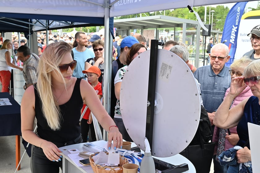 Komunikacyjny piknik na nowej pętli Wrocław Nowy Dwór (P+R). Impreza zorganizowana została z okazji uruchomienia tramwajów na Nowy Dwór, co nastąpi jutro, w niedzielę 3 września.