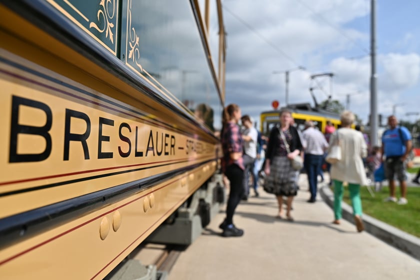 Komunikacyjny piknik na nowej pętli Wrocław Nowy Dwór (P+R). Impreza zorganizowana została z okazji uruchomienia tramwajów na Nowy Dwór, co nastąpi jutro, w niedzielę 3 września.