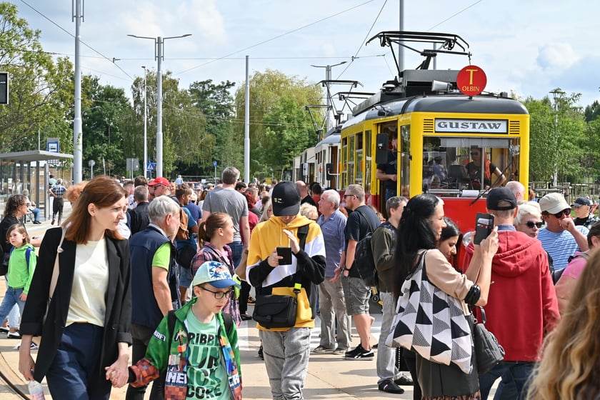 Komunikacyjny piknik na nowej pętli Wrocław Nowy Dwór (P+R). Impreza zorganizowana została z okazji uruchomienia tramwajów na Nowy Dwór, co nastąpi jutro, w niedzielę 3 września.
