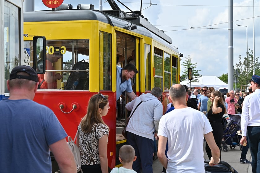 Komunikacyjny piknik na nowej pętli Wrocław Nowy Dwór (P+R). Impreza zorganizowana została z okazji uruchomienia tramwajów na Nowy Dwór, co nastąpi jutro, w niedzielę 3 września.