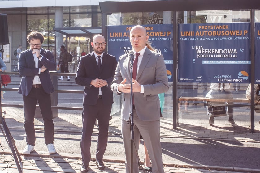 Przedstawiciele Portu Lotniczego Wrocław oraz MPK Wrocław ogłosili uruchomienie bezpośredniego połączenia autobusowego między Dworcem Głównym Wrocław a lotniskiem