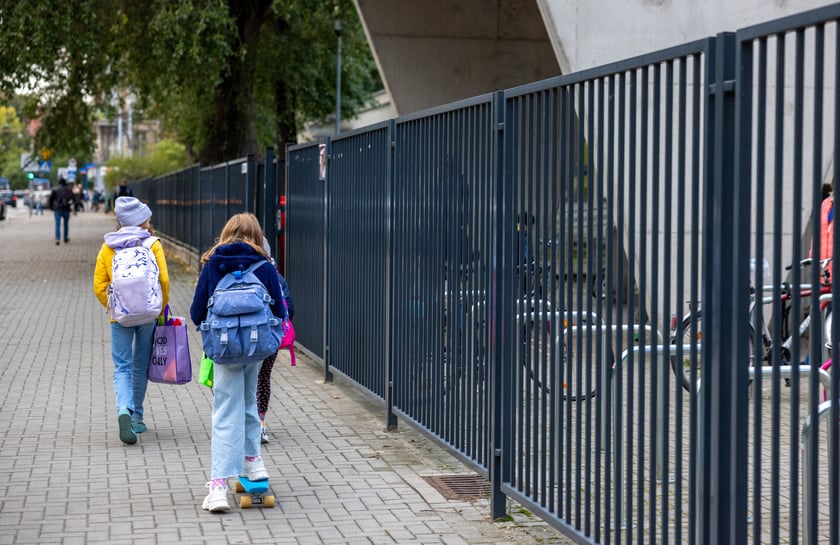 Górnickiego od godziny 7:30 do 8 jest Szkolną Ulicą - zamkniętą dla ruchu samochodowego.
