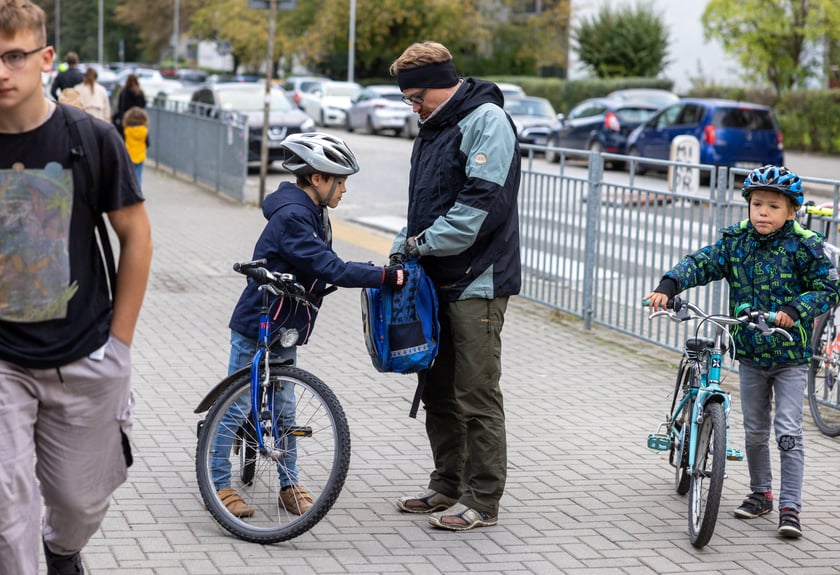 Górnickiego od godziny 7:30 do 8 jest Szkolną Ulicą - zamkniętą dla ruchu samochodowego.