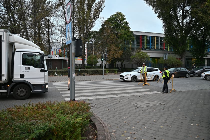 Górnickiego od godziny 7:30 do 8 jest Szkolną Ulicą - zamkniętą dla ruchu samochodowego.