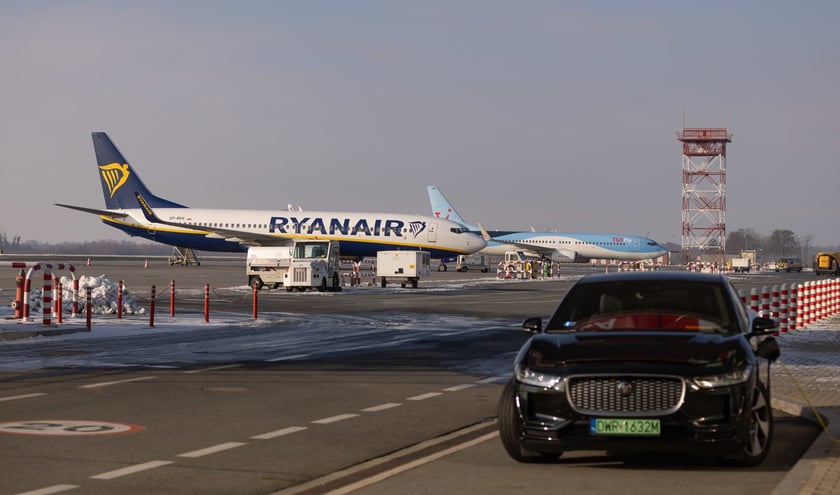 Lotnisko Wrocław przyloty i odloty, parkingi. Zdjęcia z lotniska