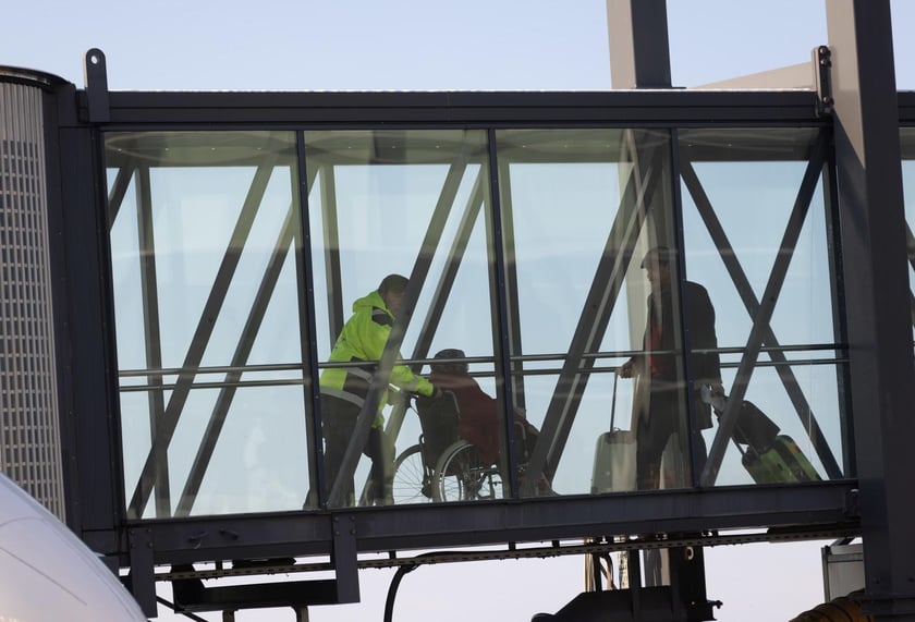 Lotnisko Wrocław przyloty i odloty, parkingi. Zdjęcia z lotniska