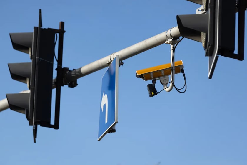 Ż&oacute;łte kamery, system RedLight i CANRAD, gdzie są we Wrocławiu. Lista miejsc. 
Ż&oacute;łte kamery i system RedLight CANARD we Wrocławiu jest w trzech miejscach:
&nbsp;

na skrzyżowaniu ul. Na Ostatnim Groszu/ Bystrzycka/ Gądowianka
