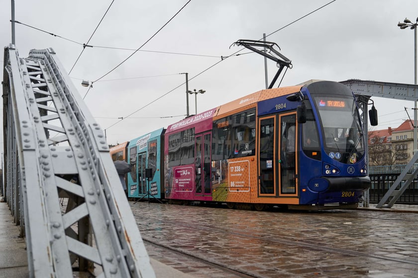 MPK prezentuje swój tramwaj poświęcony Torywolucji.