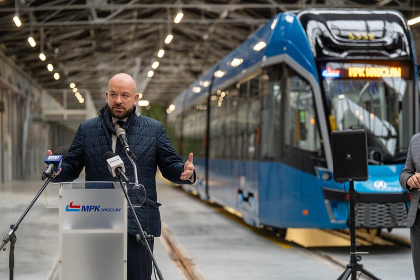 Konferencja prezydenta Jacka Sutryka, MPK oraz Biura Zr&oacute;wnoważonej Mobilności UMW w zajezdni Gaj.