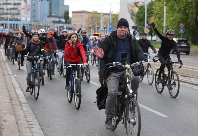 Przejazd Masy Krytycznej przez Wrocław, piątek 26 kwietnia 2024