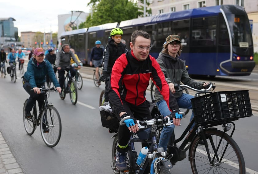 Przejazd Masy Krytycznej przez Wrocław, piątek 26 kwietnia 2024