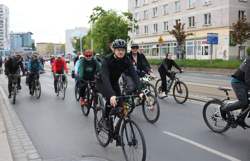 Przejazd Masy Krytycznej przez Wrocław, piątek 26 kwietnia 2024