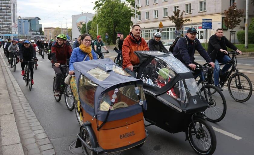 Przejazd Masy Krytycznej przez Wrocław, piątek 26 kwietnia 2024