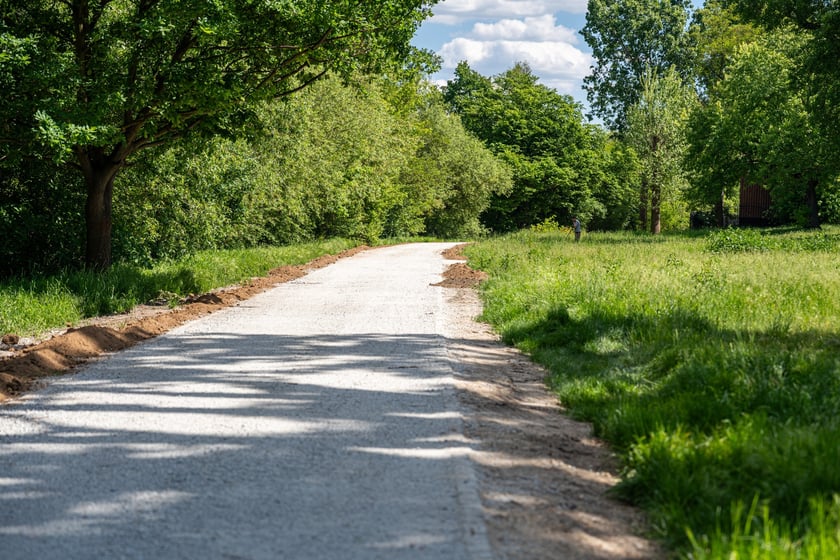 Nowa trasa pieszo-rowerowa wzdłuż Oławy na odcinku od Niskich Łąk do kładki Siedleckiej.