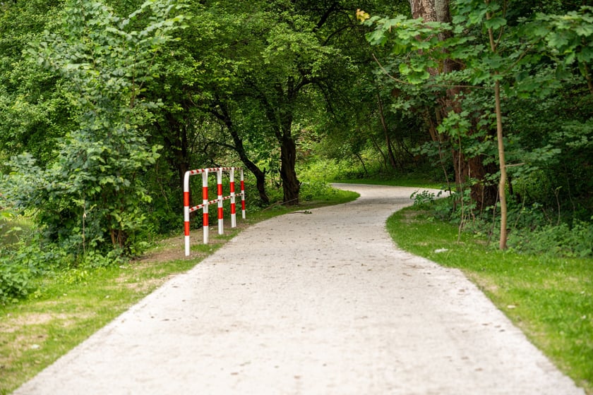 Nowa trasa pieszo-rowerowa wzdłuż Oławy na odcinku od Niskich Łąk do kładki Siedleckiej.