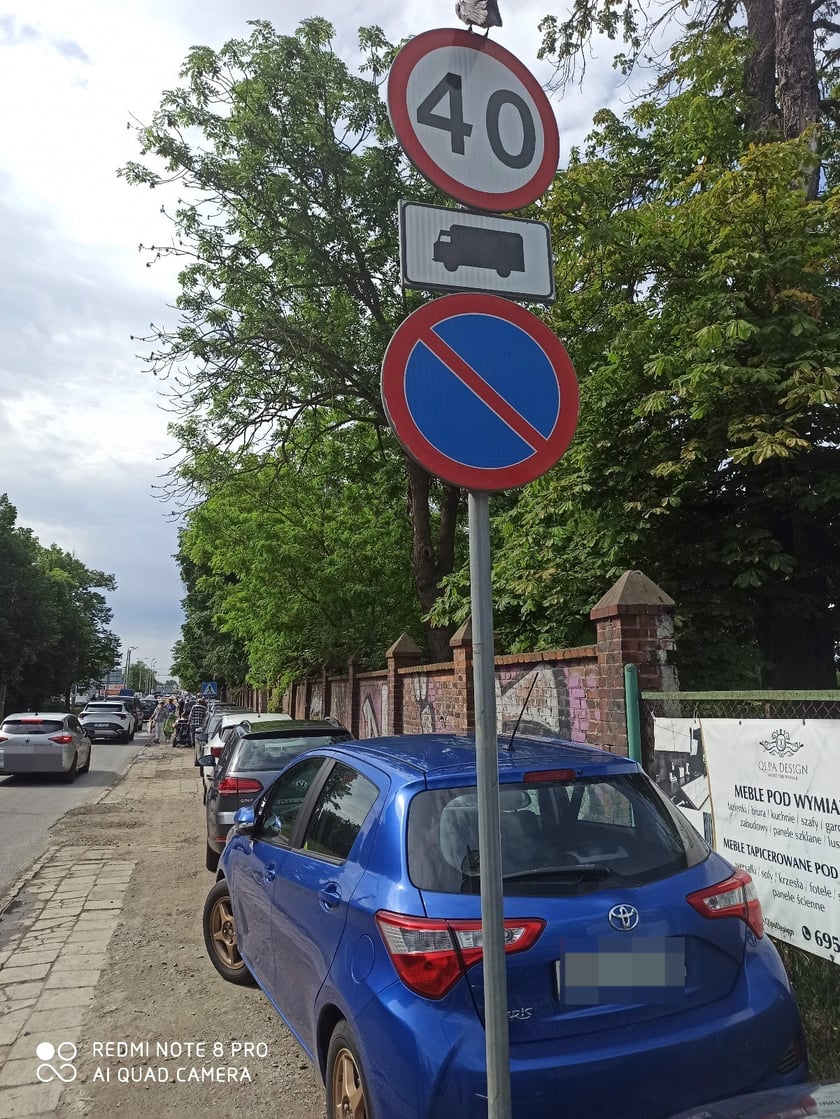 Niezgodnie z prawem zaparkowane samochody