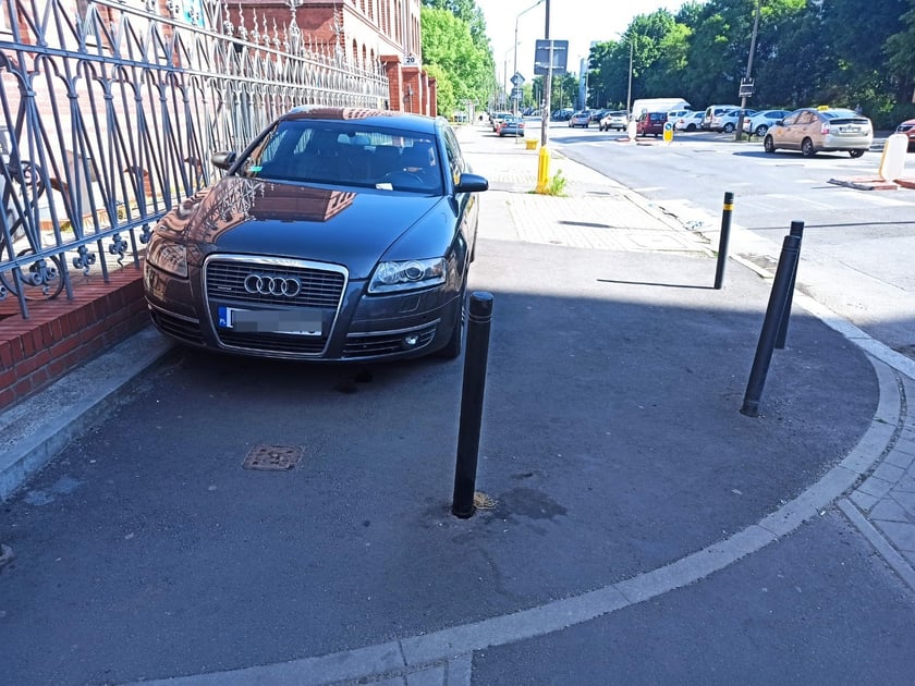 Niezgodnie z prawem zaparkowane samochody