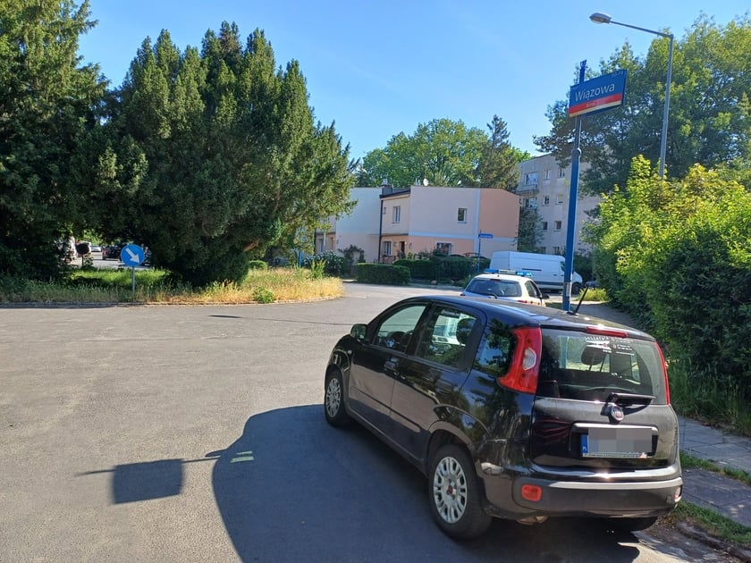 Niezgodnie z prawem zaparkowane samochody