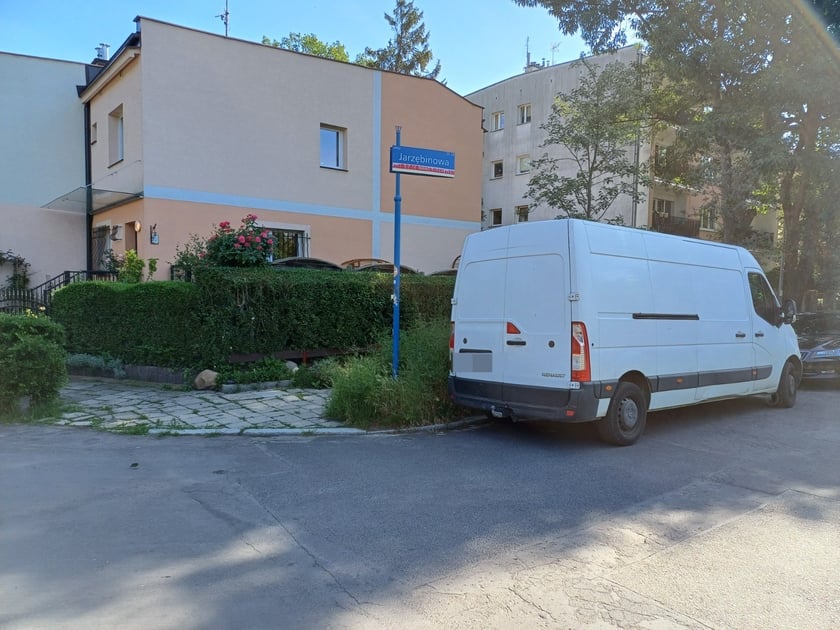 Niezgodnie z prawem zaparkowane samochody