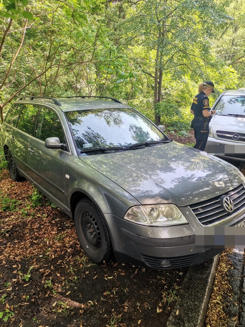 Przykład niezgodnego z prawem parkowania