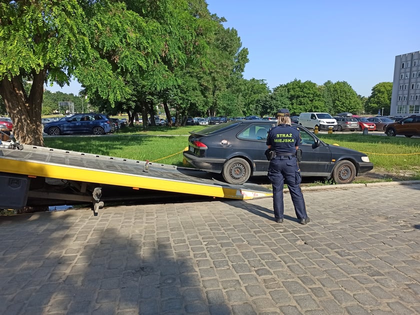 Przykłady niezgodnego z prawem parkowania. Zdjęcia wykonane podczas kontroli Straży Miejskiej Wrocławia między 3 a 9 czerwca