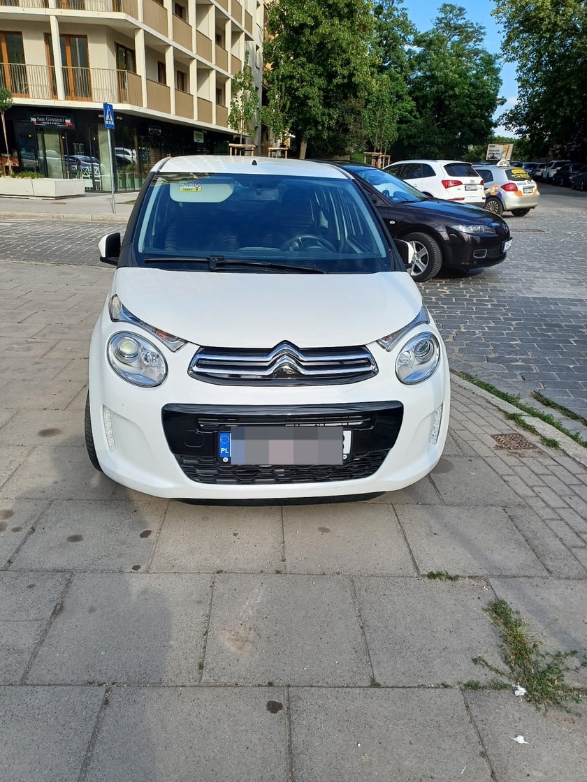 Przykłady niezgodnego z prawem parkowania. Zdjęcia wykonane podczas kontroli Straży Miejskiej Wrocławia między 3 a 9 czerwca