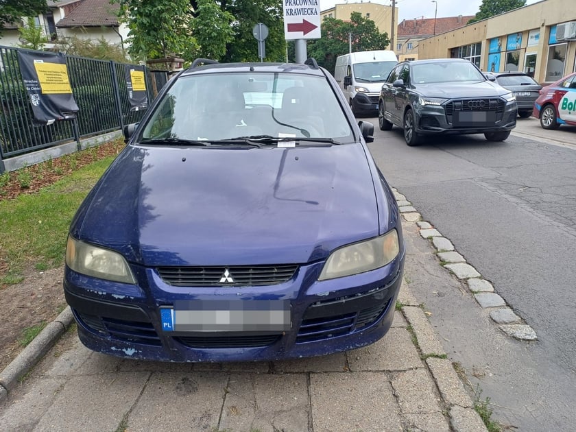 Przykłady niezgodnego z prawem parkowania. Zdjęcia wykonane podczas kontroli Straży Miejskiej Wrocławia między 3 a 9 czerwca