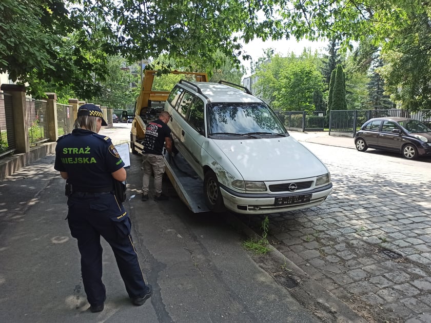 Przykłady niezgodnego z prawem parkowania. Zdjęcia wykonane podczas kontroli Straży Miejskiej Wrocławia między 3 a 9 czerwca
