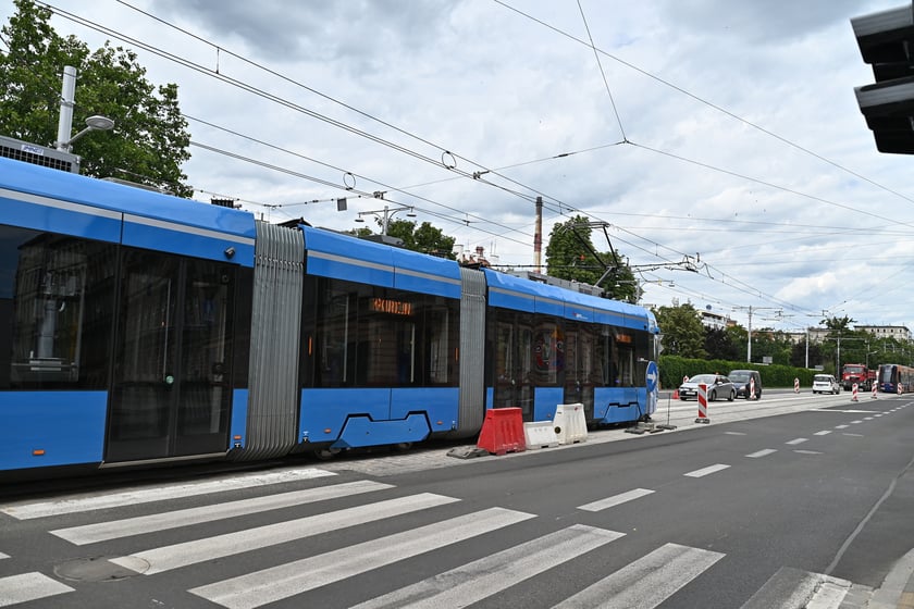 Przejazdy próbne tramwajów przez ul. Pomorską.