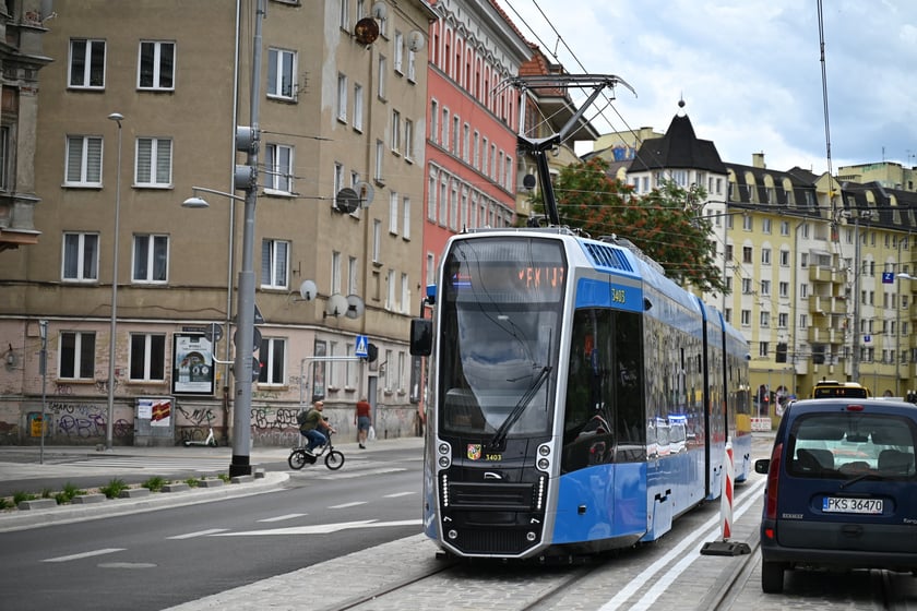 Przejazdy próbne tramwajów przez ul. Pomorską.