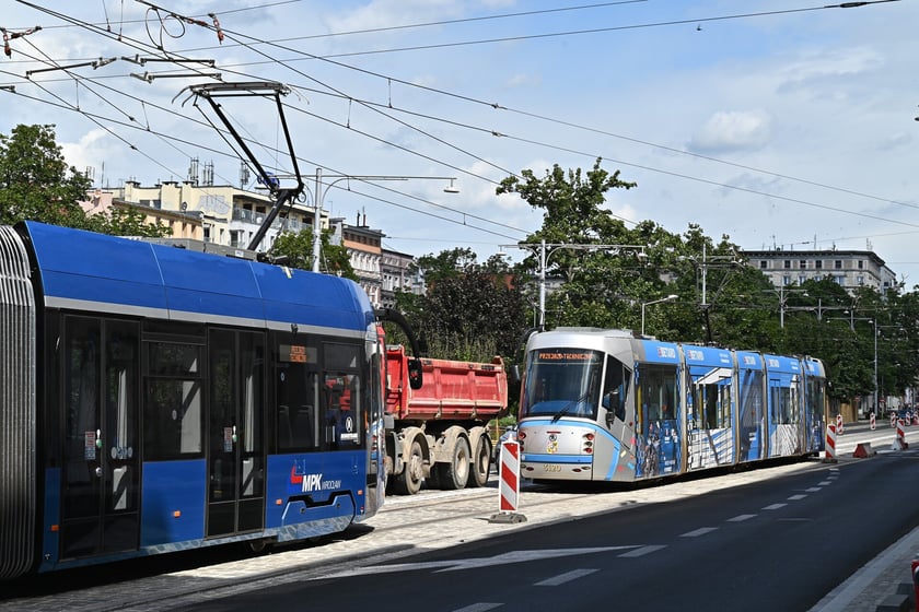Przejazdy próbne tramwajów przez ul. Pomorską.