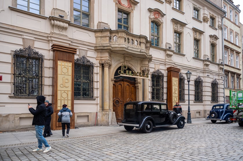 Plan zdjęciowy Disneya na pl. Uniwersyteckim, wiosna 2024