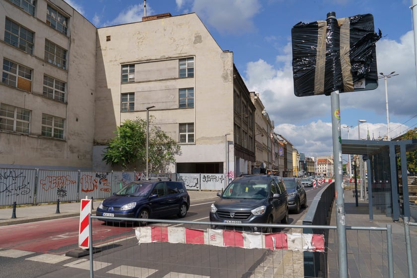 Na ul. Kazimierza Wielkiego MPK wymienia część torowiska oraz rozjazdy w kierunku ul. Szewskiej i Widok.