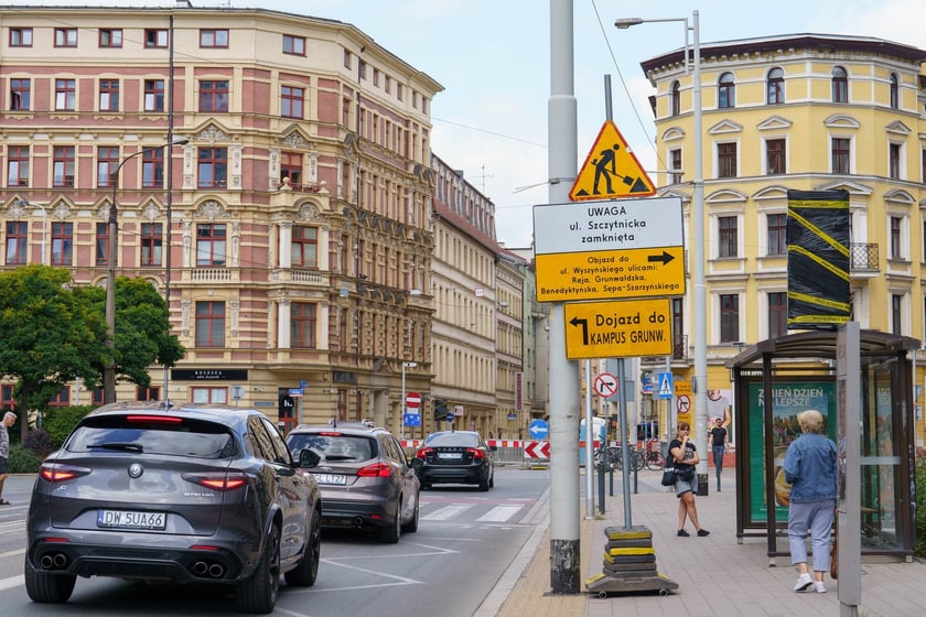 MPK Wrocław wymienia torowisko na ul. Szczytnickiej na odcinku od ul. Piwnej do Curie-Skłodowskiej.