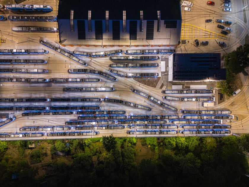 Kilkadziesiąt tramwajów stacjonujących na zajezdni Borek.