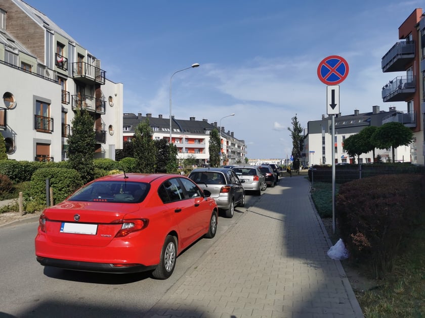 Przykłady nieprawidłowego parkowania
