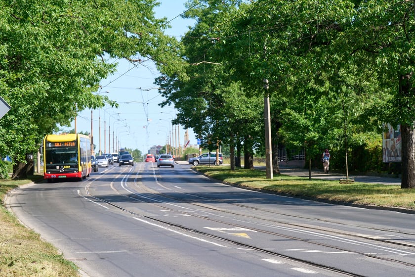Ulica Reymonta - stan obecny. Za 1,5 roku poznamy efekt pracy biura projektowego, które przygotuje dokumentację niezbędną do przeprowadzenia remontu