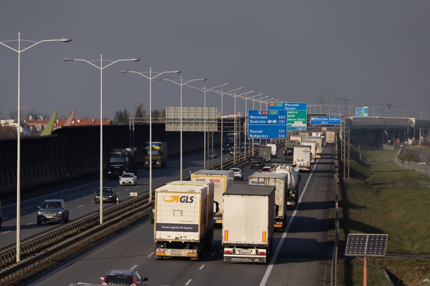 AOW. Remont i utrudnienia
Uwaga! Ograniczenie prędkości i remont na Autostradowej Obwodnicy Wrocławia. Duże utrudnienia od 8 lipca