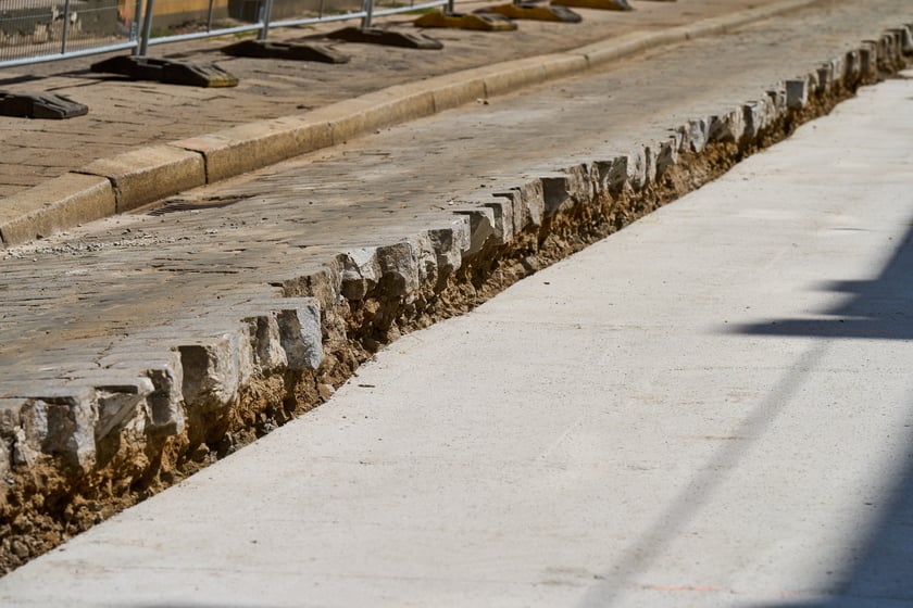 Torywolucja na ulicy Szczytnickiej. Budowa po czwartym tygodniu prowadzenia prac