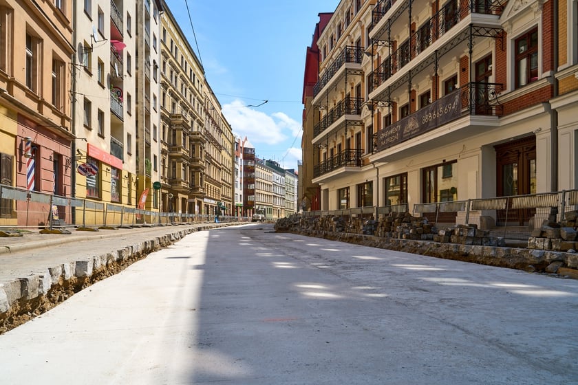 Torywolucja na ulicy Szczytnickiej. Budowa po czwartym tygodniu prowadzenia prac