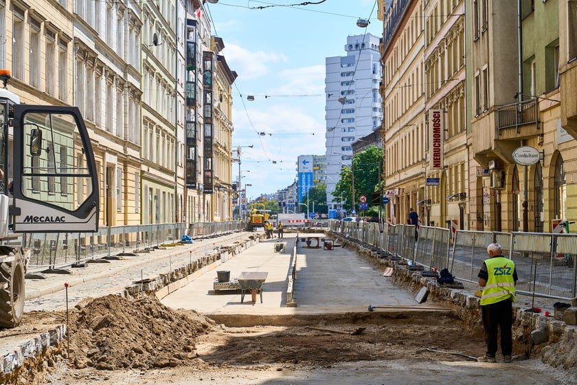 Torywolucja na ulicy Szczytnickiej. Budowa po czwartym tygodniu prowadzenia prac