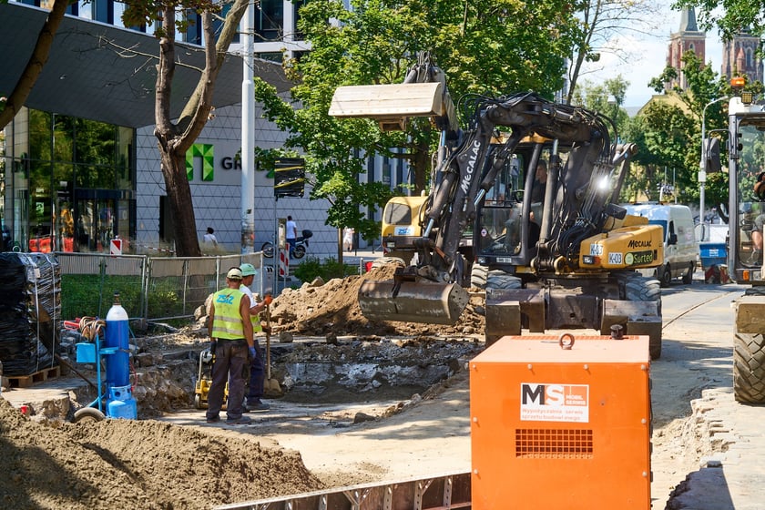 Torywolucja na ulicy Szczytnickiej. Budowa po czwartym tygodniu prowadzenia prac