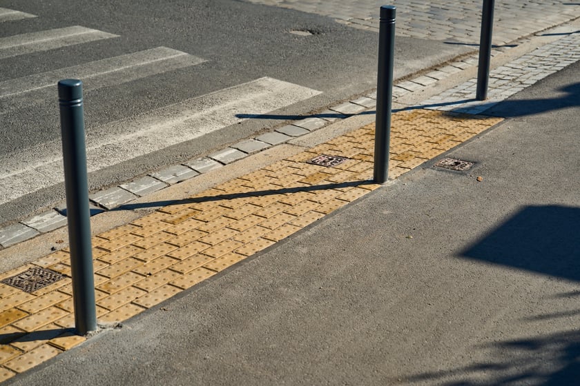 Droga pieszo-rowerowa na ul. Wajdy. Wyremontowany odcinek od mostu Zwierzynieckiego wzdłuż zoo