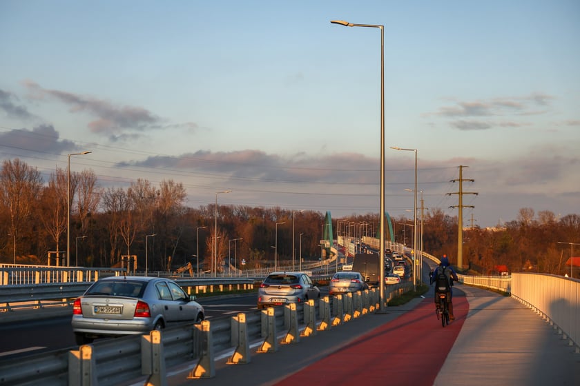Aleja Wielkiej Wyspy w złotej godzinie - w blasku zachodzącego słońca